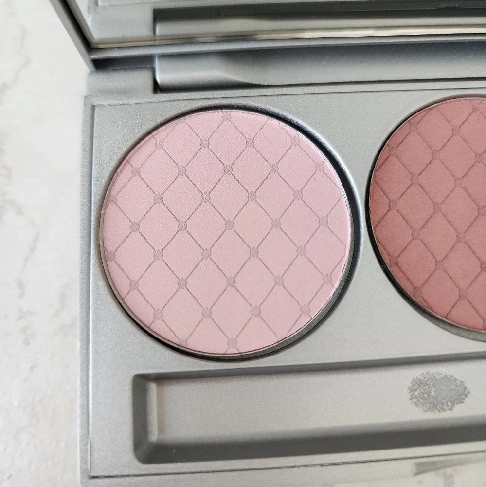 🩷💕 VICTORIA'S SECRET SILK WEAR EYE COLOR LUMINOUS POWDER PALETTE 💕🩷